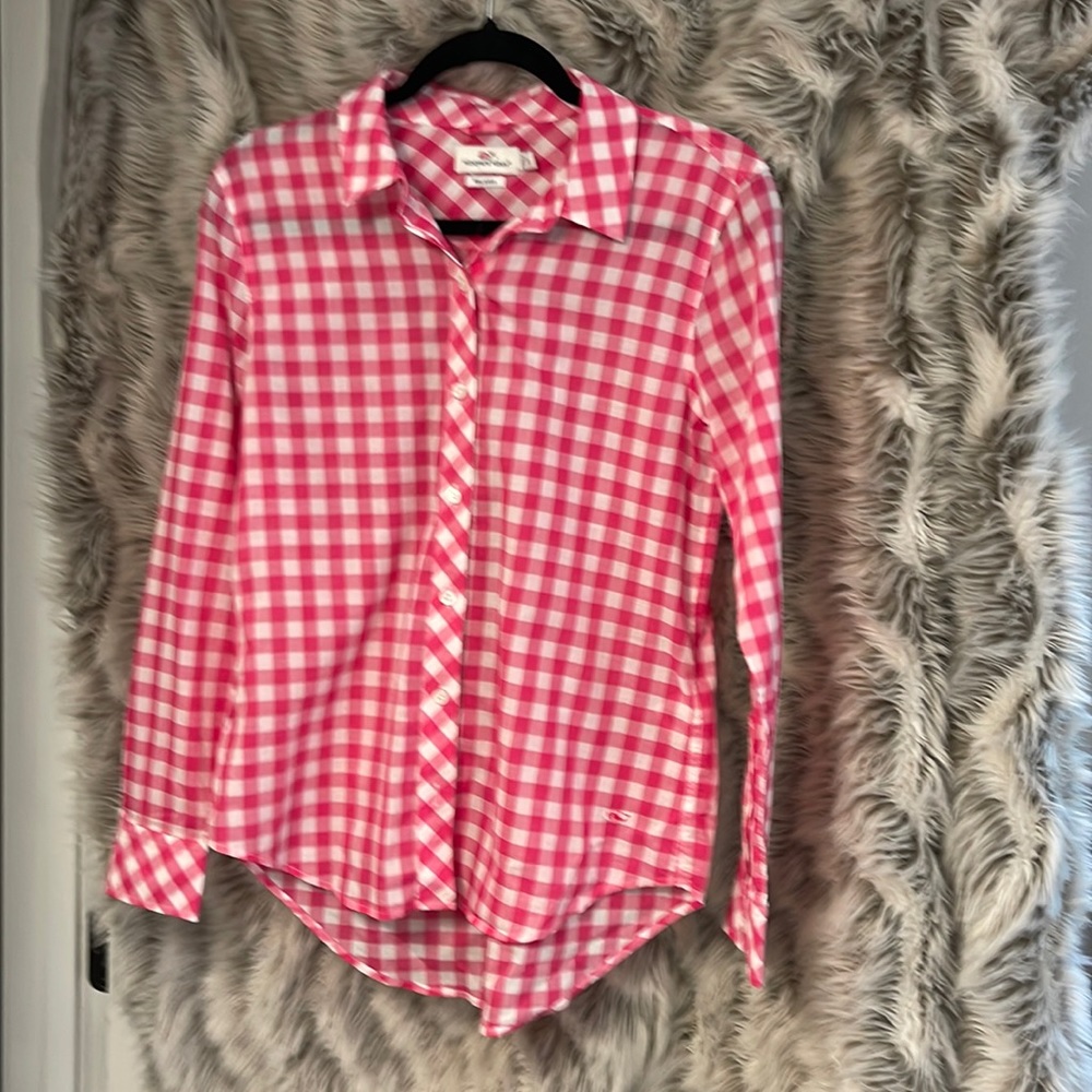 Vineyard Vines NWOT women’s size 2 long sleeved pink gingham lightweight blouse.